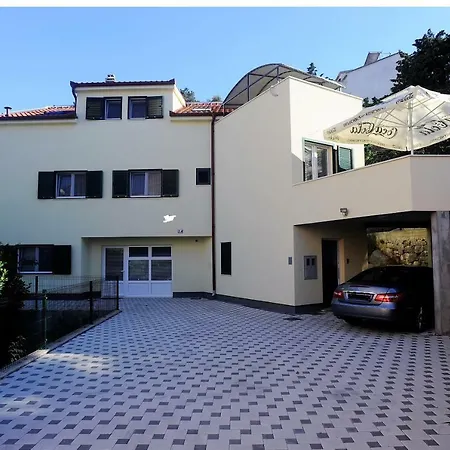 Topic Hill Apartment